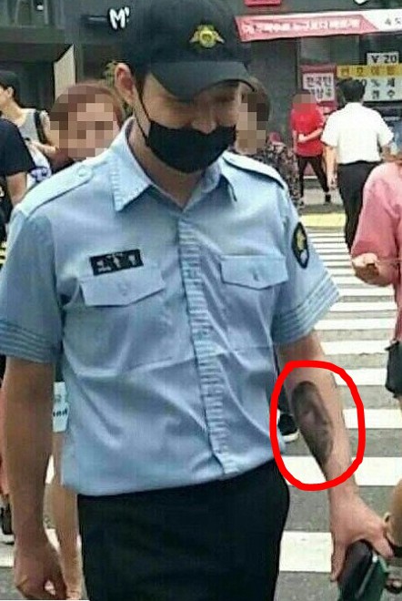 Lần đầu lộ diện hậu chia tay hôn thê gia thế khủng, Yoochun bị mỉa mai: Chắc cả đời không dám mặc áo ngắn tay